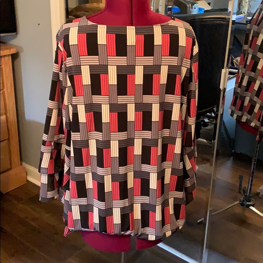 Beautiful multicolored multi patterned blouse - Picture 2 of 4